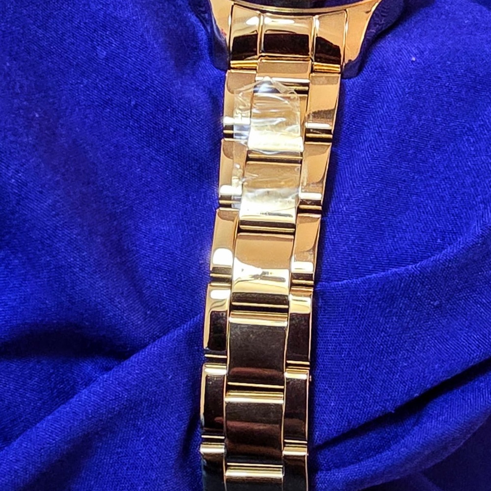 invicta Limited Edition 38275 Snoopy Lady Bling Women's Watch Like New - Picture 3 of 7